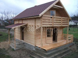 Domek drewniany letniskowy - domek z drewna piętrowy z poddaszem