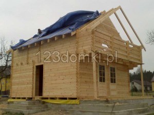 Domek drewniany letniskowy - domek z drewna piętrowy montaż