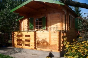 Domek drewniany letniskowy - domek z drewna z tarasem i narzędziownią