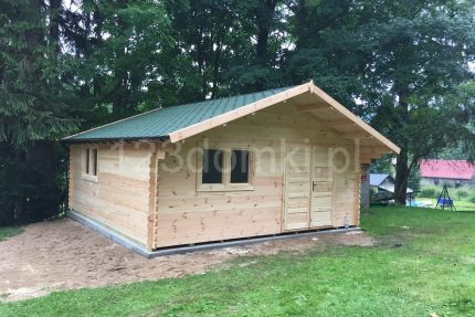 domek letniskowy do 35m2 bez pozwolenia z wystającym z przodu dachem dwuspadowy dach